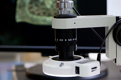 Measuring microscope